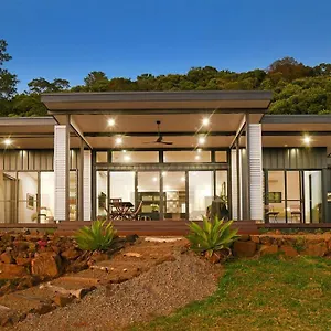 https://wild-rosemary-lodge.hotelssunshinecoast.net