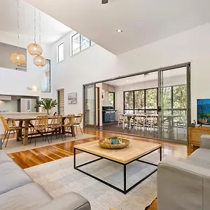 https://beach-road-holiday-homes.hotelssunshinecoast.net