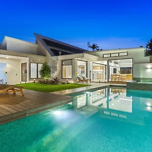 https://luxury-style-entertainment-noosa-sound.hotelssunshinecoast.net